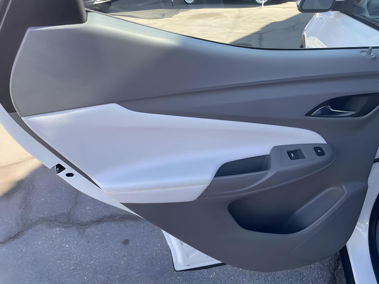 2022 WHITE Chevrolet Bolt EV 2LT (1G1FZ6S07N4) with an ELECTRIC engine, 1A transmission, located at 722 E Miner Ave, Stockton, CA, 95202, (209) 871-6645, 37.956711, -121.282310 - PLUS TAXES AND FEES - Photo#15