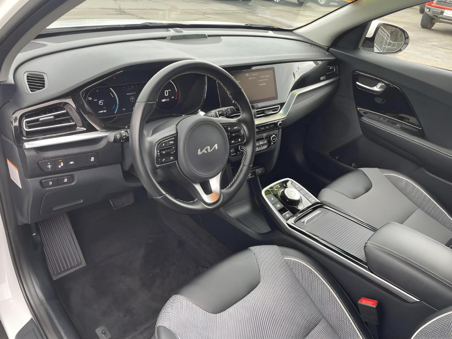 2022 WHITE Kia Niro EV EX (KNDCC3LG6N5) , 6A transmission, located at 722 E Miner Ave, Stockton, CA, 95202, (209) 871-6645, 37.956711, -121.282310 - PLUS TAXES AND FEES - Photo#13