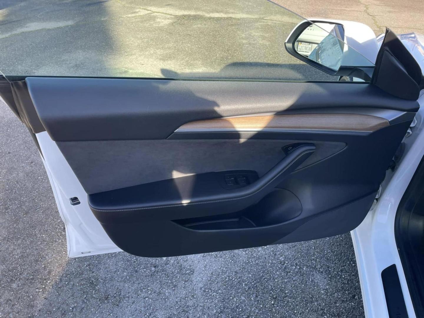 2021 WHITE Tesla Model 3 Long Range (5YJ3E1EB1MF) with an ELECTRIC engine, 1A transmission, located at 722 E Miner Ave, Stockton, CA, 95202, (209) 871-6645, 37.956711, -121.282310 - PLUS TAXES AND FEES NO CHARGER AVAILABLE - Photo#5