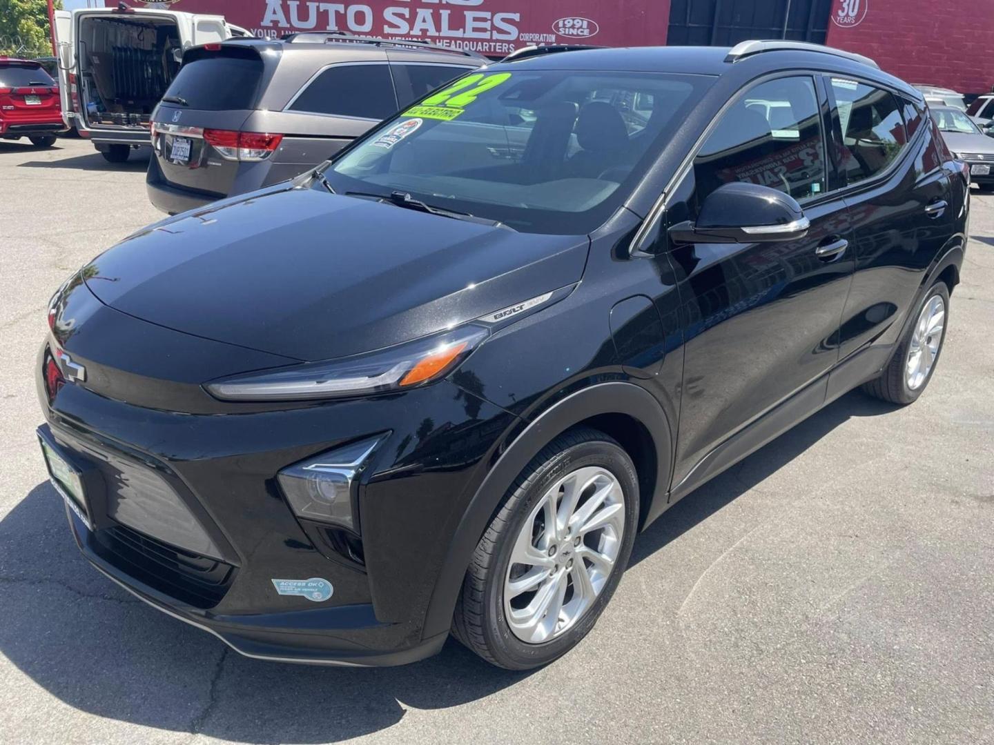 2022 Chevrolet Bolt EV 1LT (1G1FY6S01N4) with an ELECTRIC engine, 1A transmission, located at 722 E Miner Ave, Stockton, CA, 95202, (209) 871-6645, 37.956711, -121.282310 - PLUS TAXES AND FEES NO CHARGER AVAILABLE - Photo#2