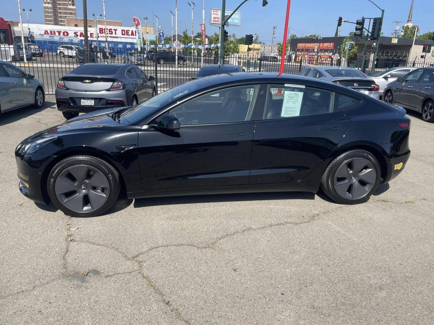 2022 Tesla Model 3 Standard Range Plus (5YJ3E1EAXNF) with an ELECTRIC engine, 1A transmission, located at 722 E Miner Ave, Stockton, CA, 95202, (209) 871-6645, 37.956711, -121.282310 - PLUS TAXES AND FEES NO CHARGER AVAILABLE - Photo#4
