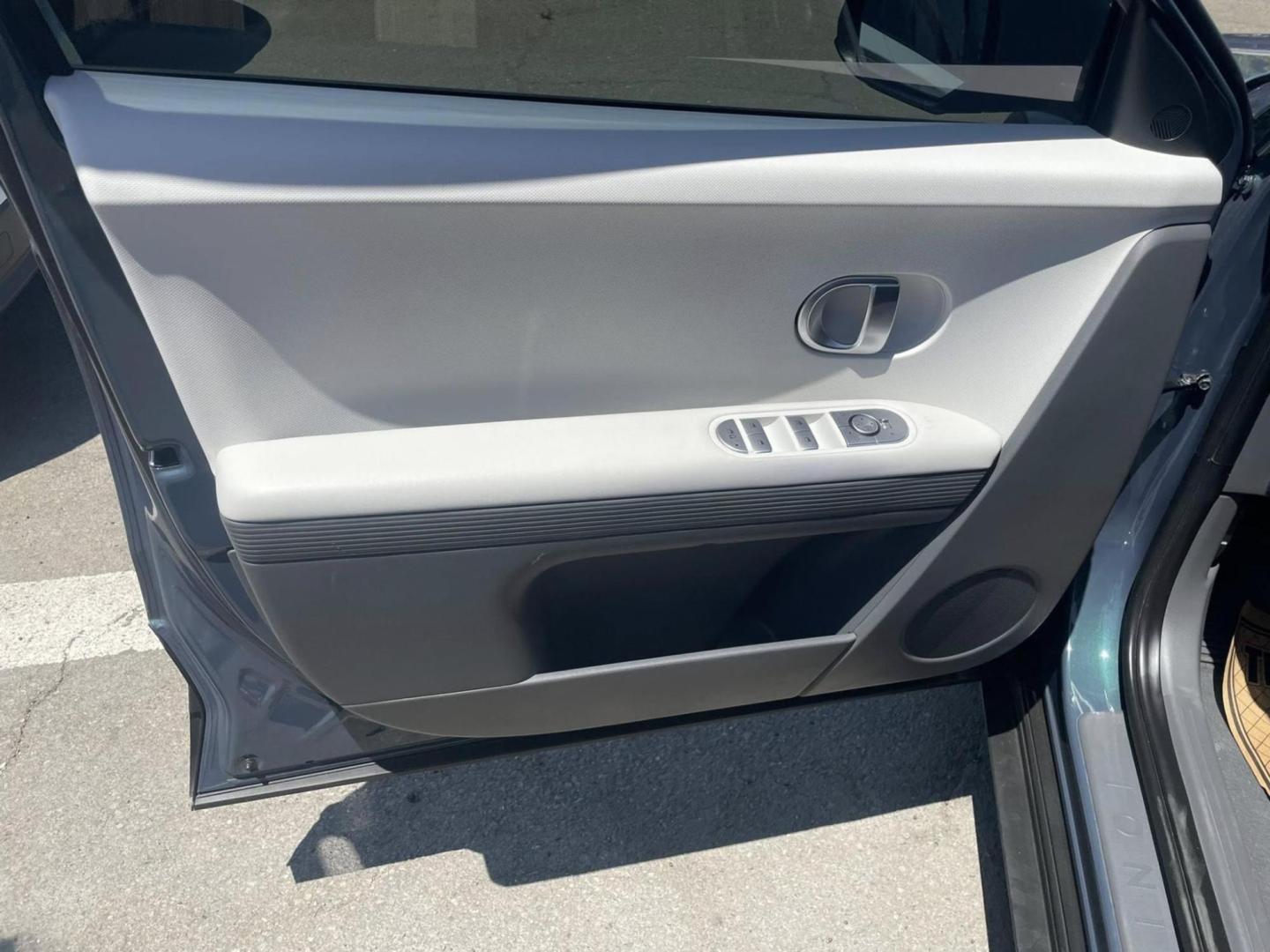 2022 Hyundai Ioniq 5 SE (KM8KM4AE8NU) with an ELECTRIC engine, located at 722 E Miner Ave, Stockton, CA, 95202, (209) 871-6645, 37.956711, -121.282310 - PLUS TAXES AND FEES NO CHARGER AVAILABLE - Photo#4