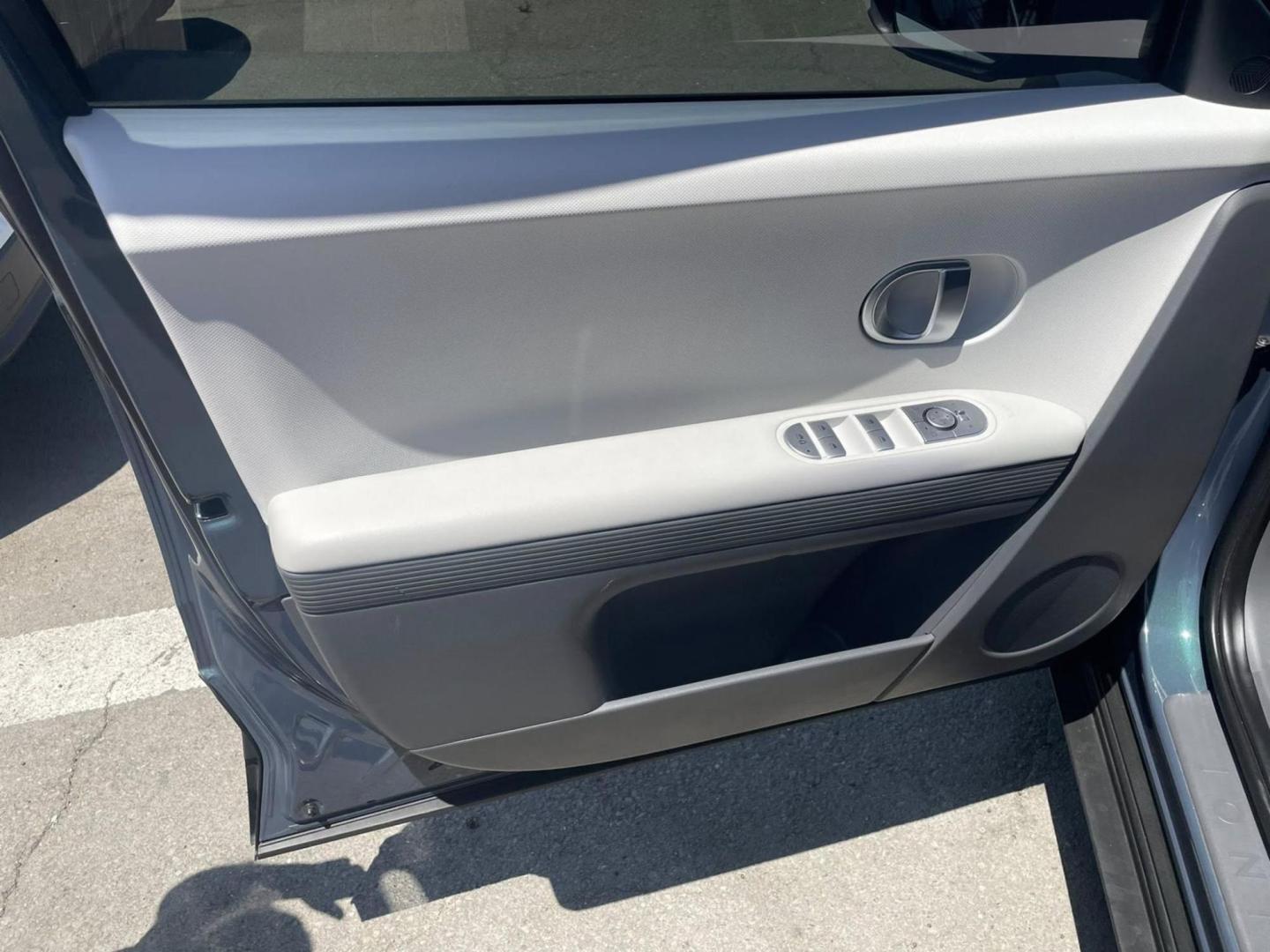 2022 Hyundai Ioniq 5 SE (KM8KM4AE8NU) with an ELECTRIC engine, located at 722 E Miner Ave, Stockton, CA, 95202, (209) 871-6645, 37.956711, -121.282310 - PLUS TAXES AND FEES NO CHARGER AVAILABLE - Photo#8