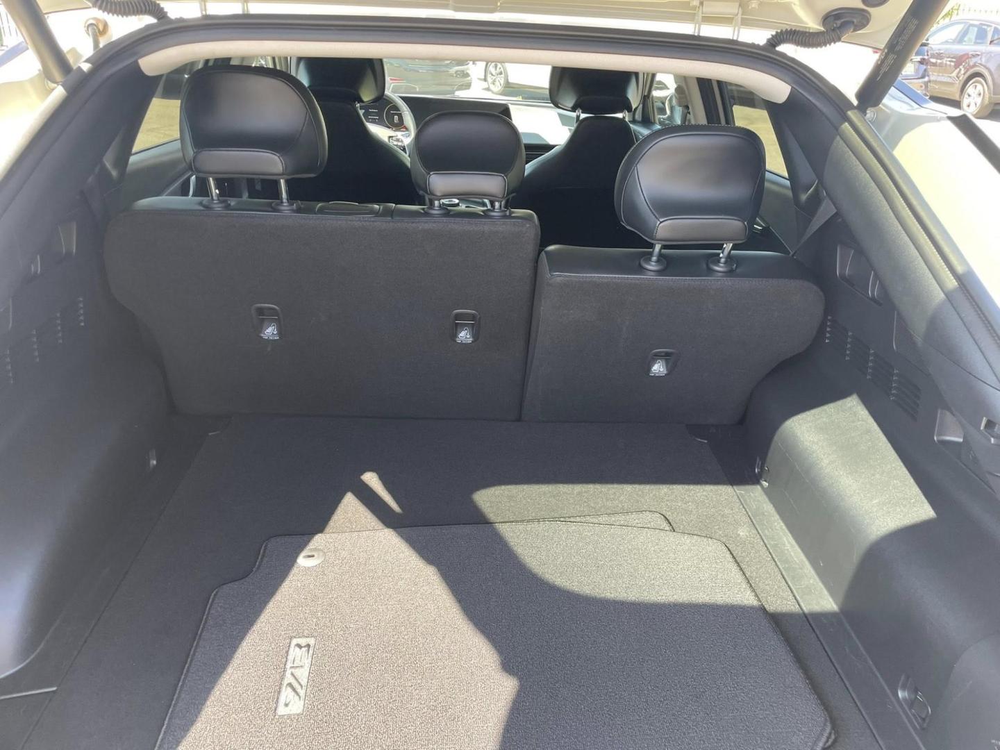 2022 Kia EV6 GT-Line (KNDC34LA6N5) , located at 722 E Miner Ave, Stockton, CA, 95202, (209) 871-6645, 37.956711, -121.282310 - PLUS TAXES AND FEES NO CHARGER AVAILABLE - Photo#11