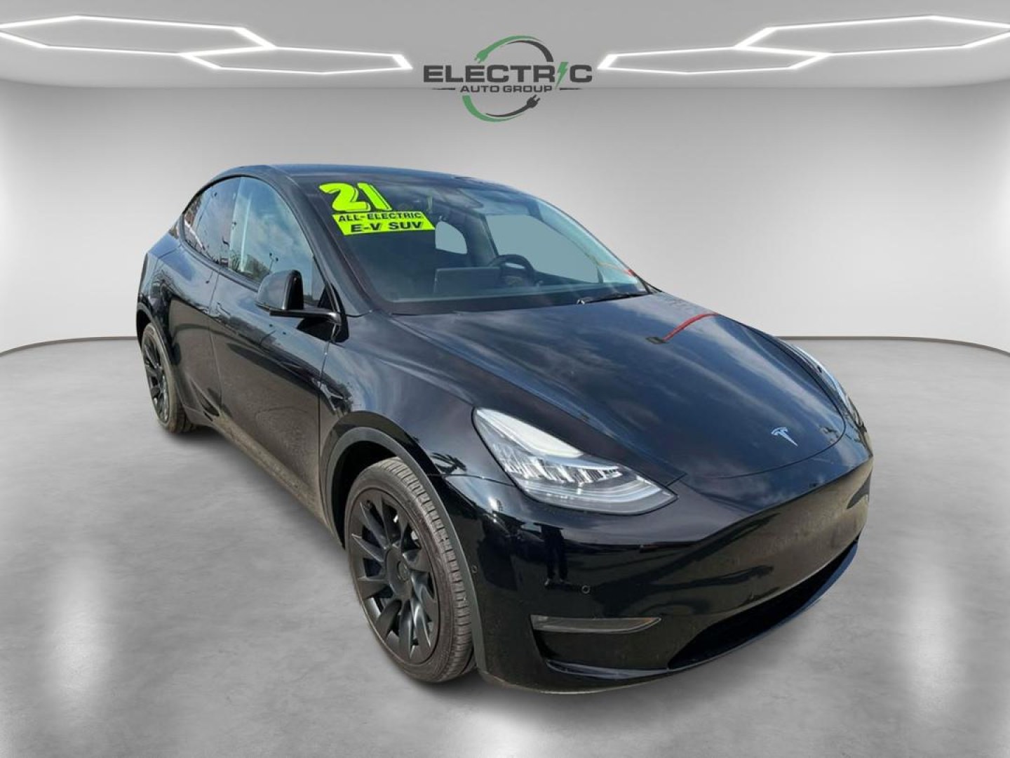 2021 Tesla Model Y Long Range AWD (5YJYGAEE8MF) with an ELECTRIC engine, 1A transmission, located at 722 E Miner Ave, Stockton, CA, 95202, (209) 871-6645, 37.956711, -121.282310 - Photo#0