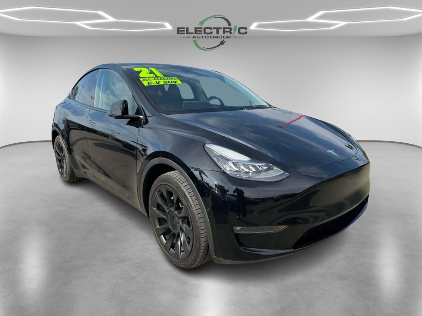 2021 Tesla Model Y Long Range AWD (5YJYGAEE8MF) with an ELECTRIC engine, 1A transmission, located at 722 E Miner Ave, Stockton, CA, 95202, (209) 871-6645, 37.956711, -121.282310 - Photo#1