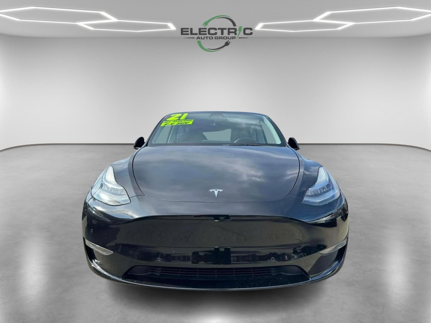 2021 Tesla Model Y Long Range AWD (5YJYGAEE8MF) with an ELECTRIC engine, 1A transmission, located at 722 E Miner Ave, Stockton, CA, 95202, (209) 871-6645, 37.956711, -121.282310 - Photo#2