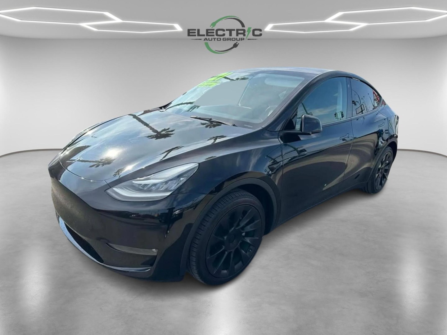 2021 Tesla Model Y Long Range AWD (5YJYGAEE8MF) with an ELECTRIC engine, 1A transmission, located at 722 E Miner Ave, Stockton, CA, 95202, (209) 871-6645, 37.956711, -121.282310 - Photo#4