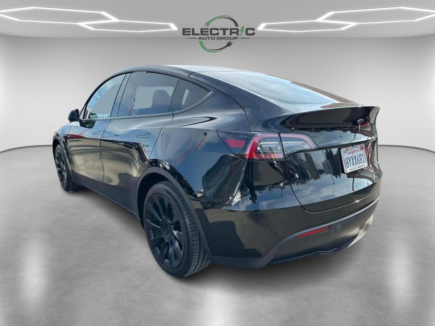 2021 Tesla Model Y Long Range AWD (5YJYGAEE8MF) with an ELECTRIC engine, 1A transmission, located at 722 E Miner Ave, Stockton, CA, 95202, (209) 871-6645, 37.956711, -121.282310 - Photo#5