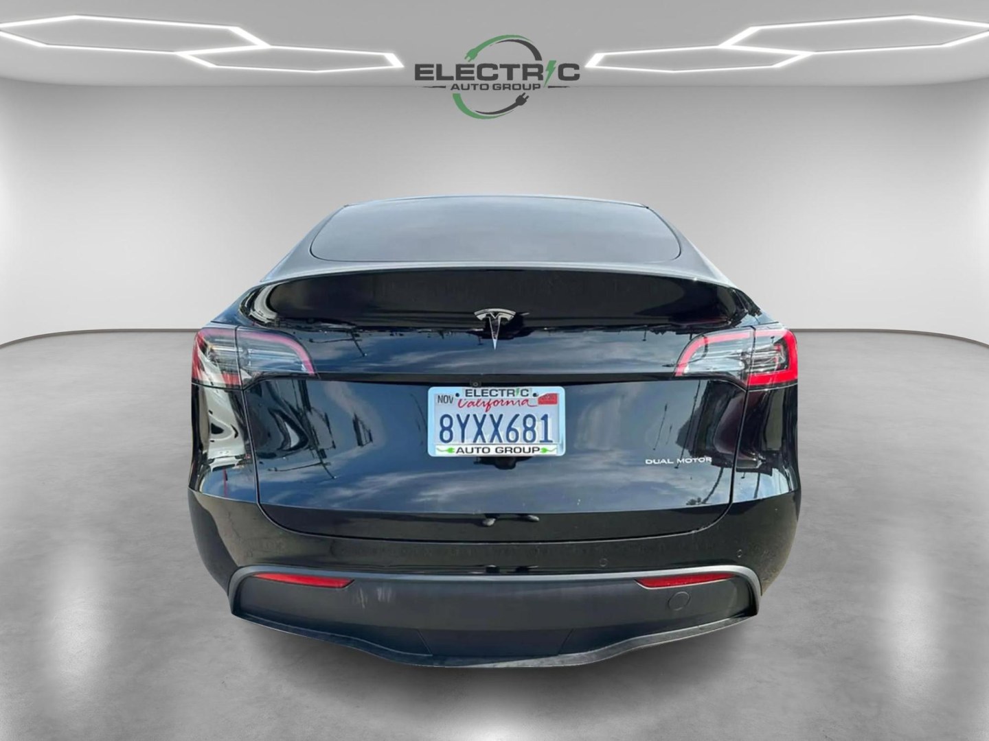 2021 Tesla Model Y Long Range AWD (5YJYGAEE8MF) with an ELECTRIC engine, 1A transmission, located at 722 E Miner Ave, Stockton, CA, 95202, (209) 871-6645, 37.956711, -121.282310 - Photo#6