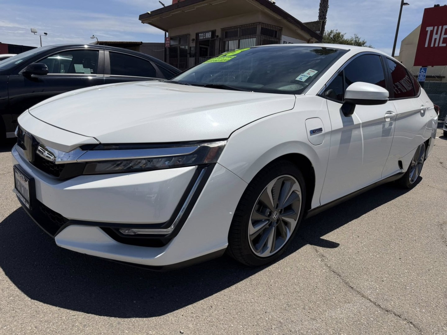 2018 Honda Clarity Plug-In Hybrid (JHMZC5F17JC) with an 1.5L L4 DOHC 16V HYBRID engine, CVT transmission, located at 722 E Miner Ave, Stockton, CA, 95202, (209) 871-6645, 37.956711, -121.282310 - Photo#3